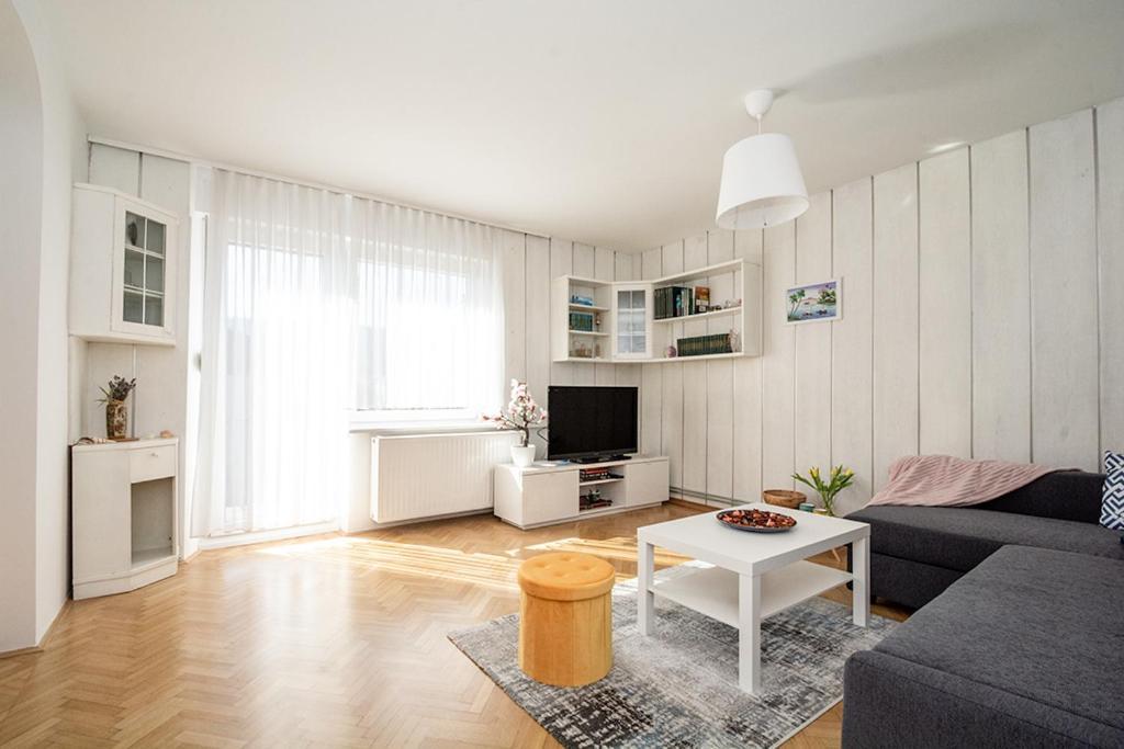 Magnolia Apartment - Free Private Parking Ljubljana Bagian luar foto